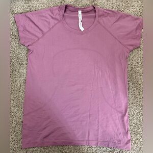 Lululemon Size 14 Swiftly Tech Short Sleeve 2.0 VLVD/VLVD14